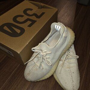 White Yeezy Boost 350